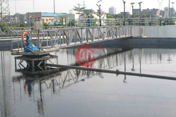 CGN型垂架式中心（xīn）傳動刮泥機.jpg
