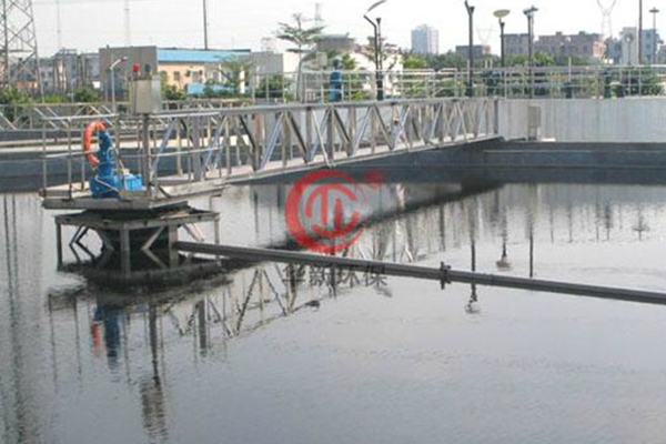 垂（chuí）架式中心傳動刮泥機（jī）